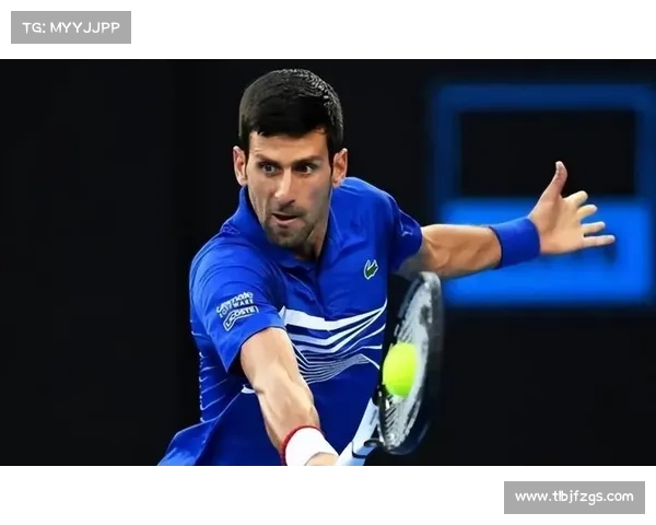 德约澳网首秀引燃全场中国球迷深情应援上演双向奔赴的温情时刻